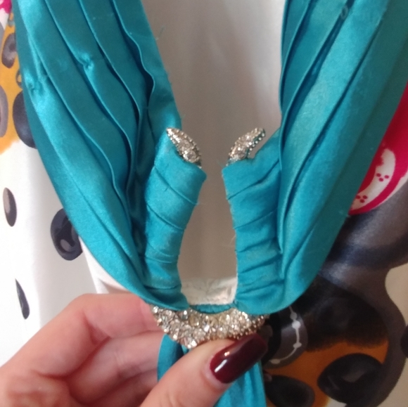 Formal gown - Picture 4 of 4